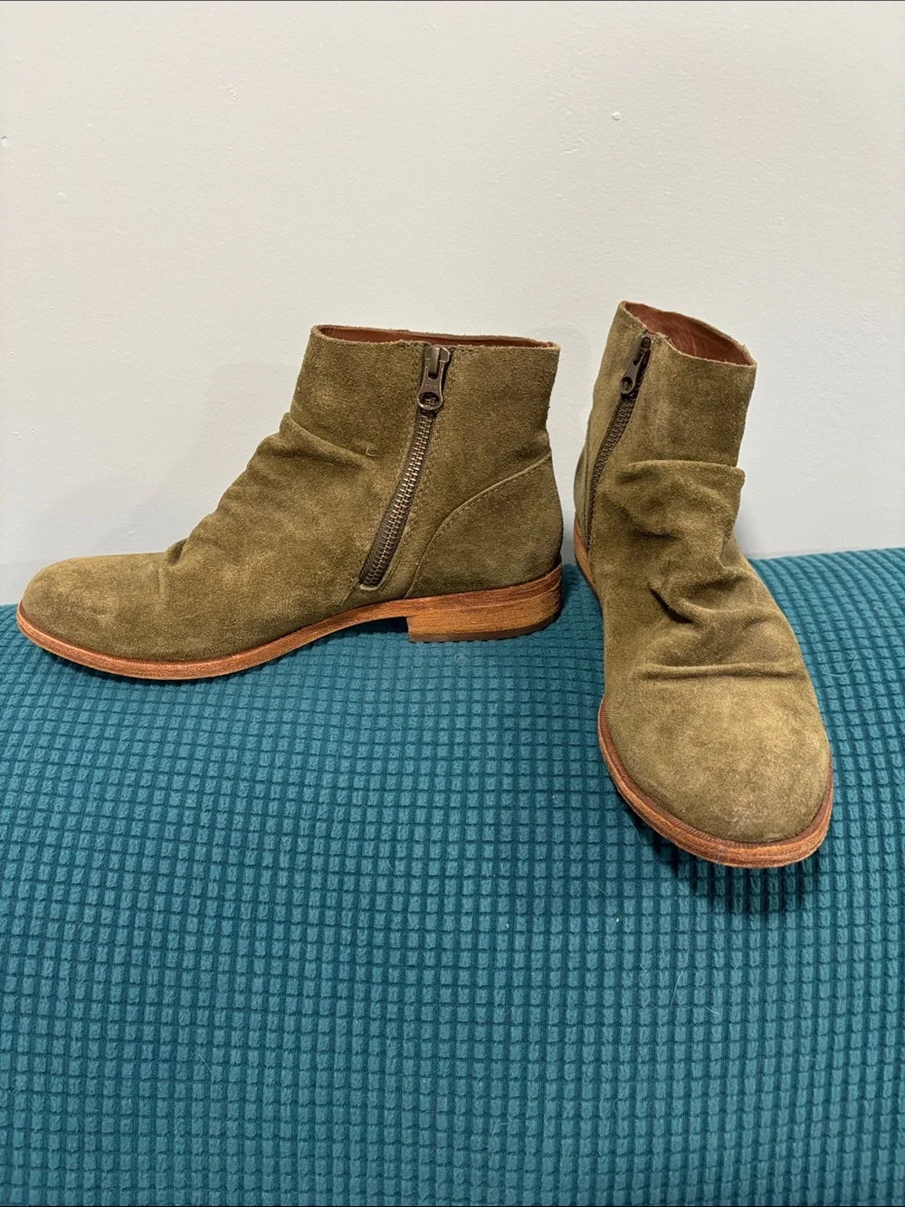 Kork-Ease Olive Suede Side-Zip Chukka Boots
